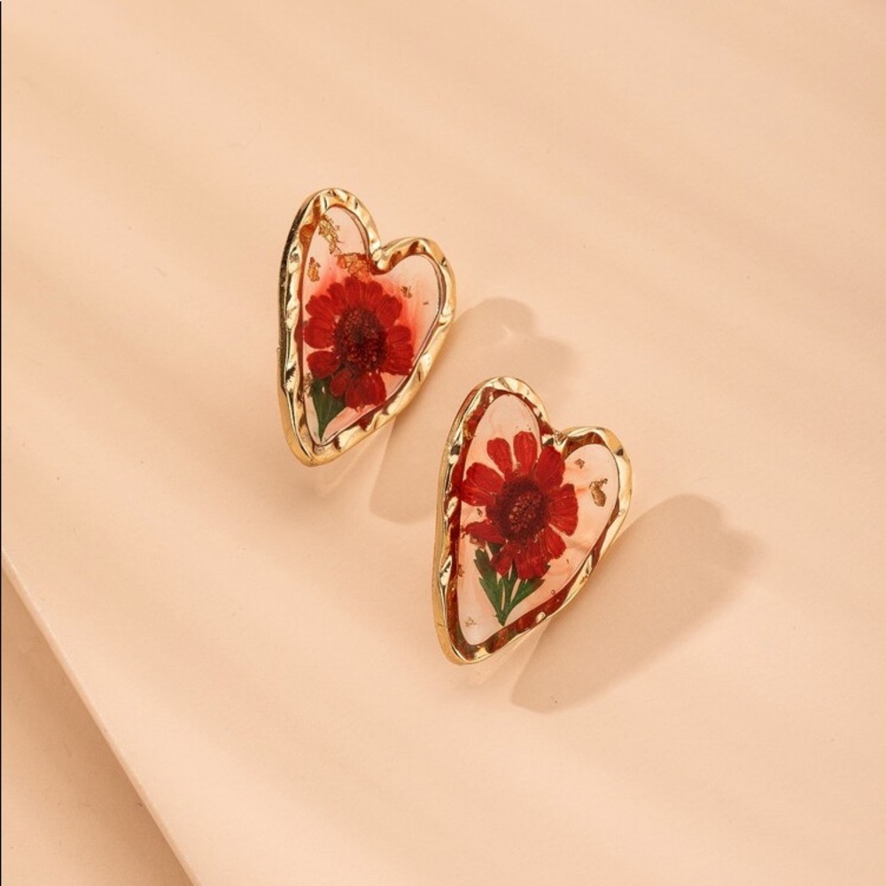 3/$30 💛 Dried Sunflower Heart Stud Earrings - Picture 3 of 3